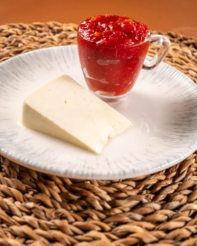 Queijo minas com goiabada cascĂŁo